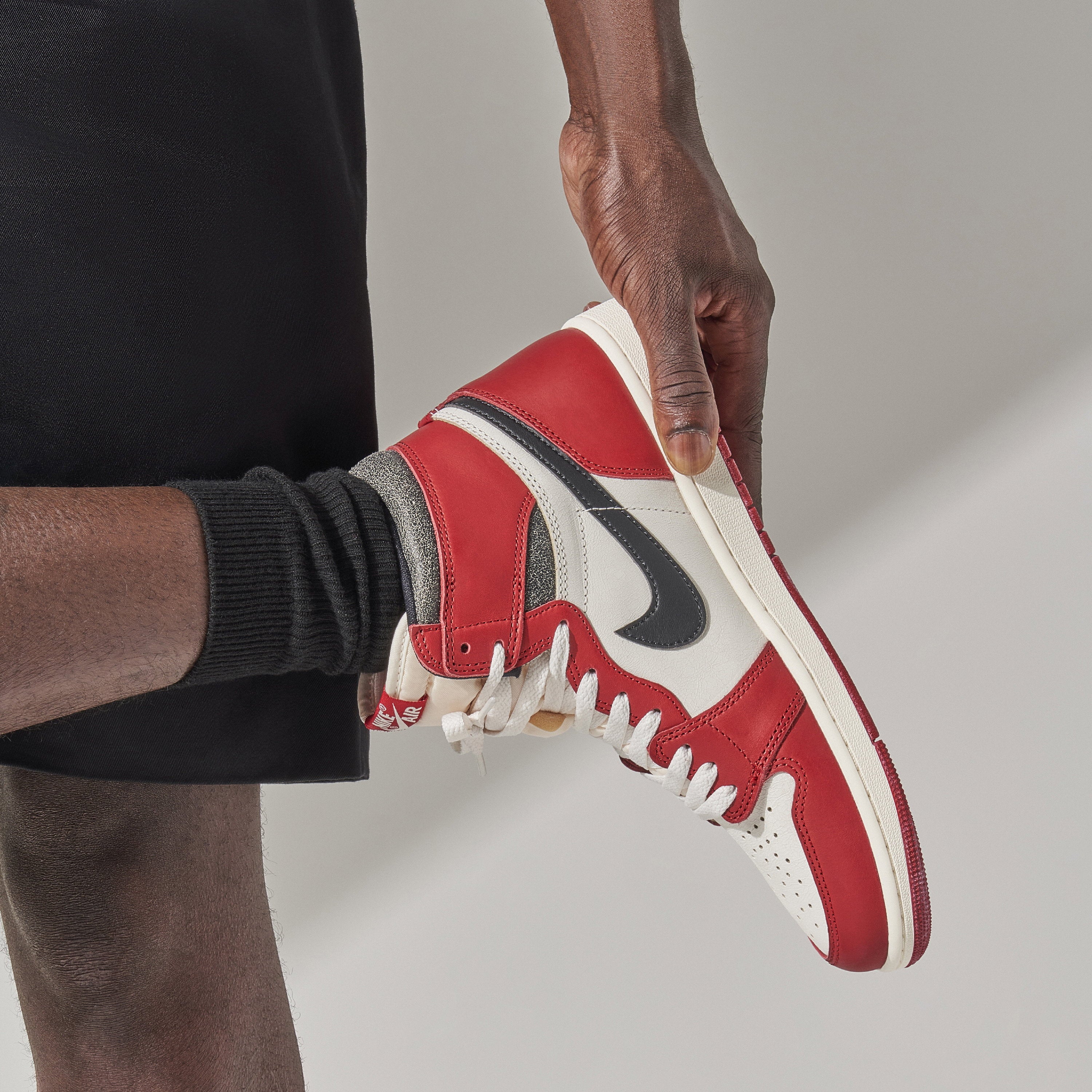 Air Jordan 1 High OG Chicago Lost and Found - Medial View