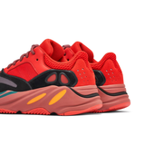 Yeezy Boost 700 Hi-Res Rouge