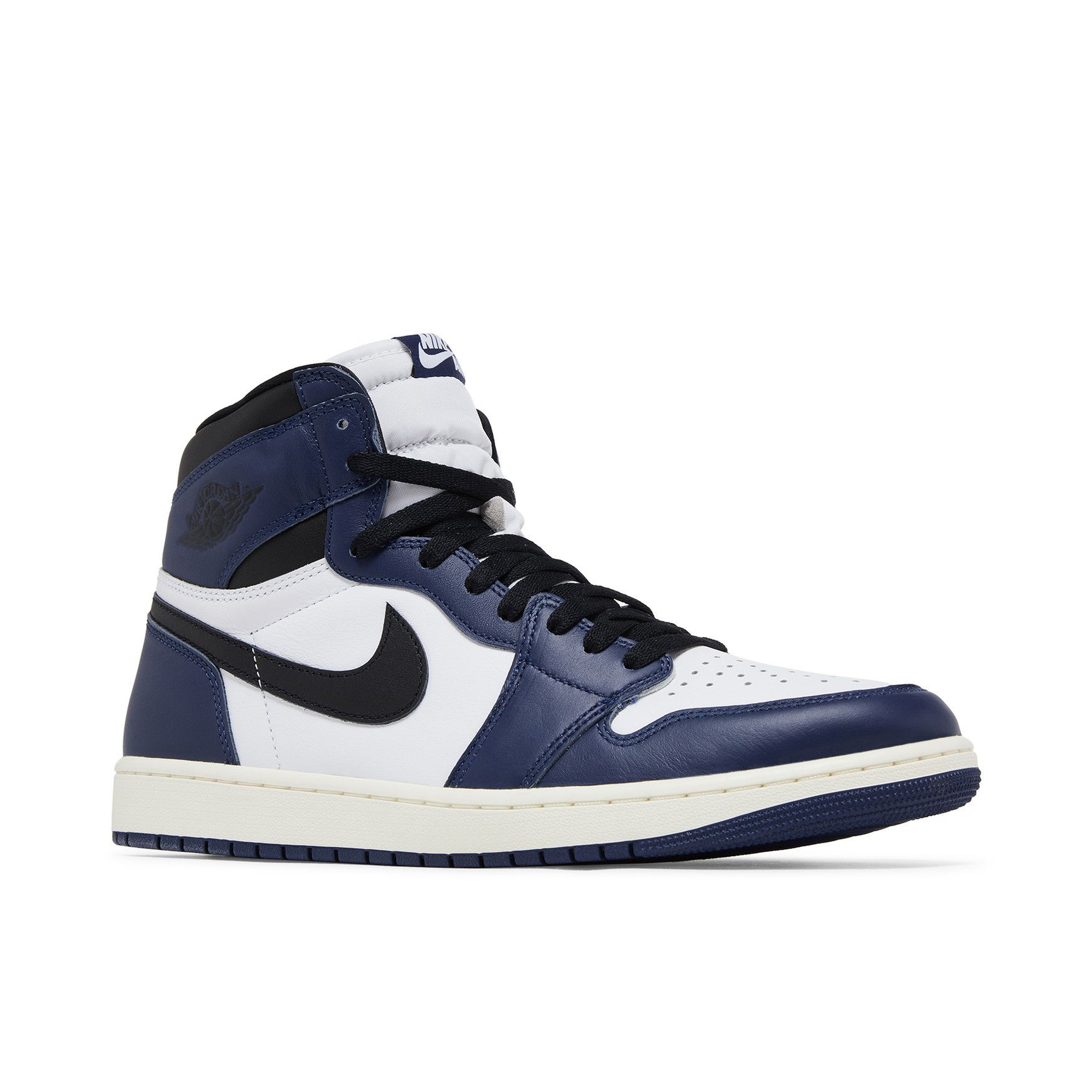 Air Jordan 1 Retro High OG Midnight Navy - Three Quarter View