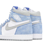Air Jordan 1 Retro High OG Hyper Royal - Three Quarter View