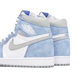 Air Jordan 1 Retro High OG Hyper Royal - Three Quarter View