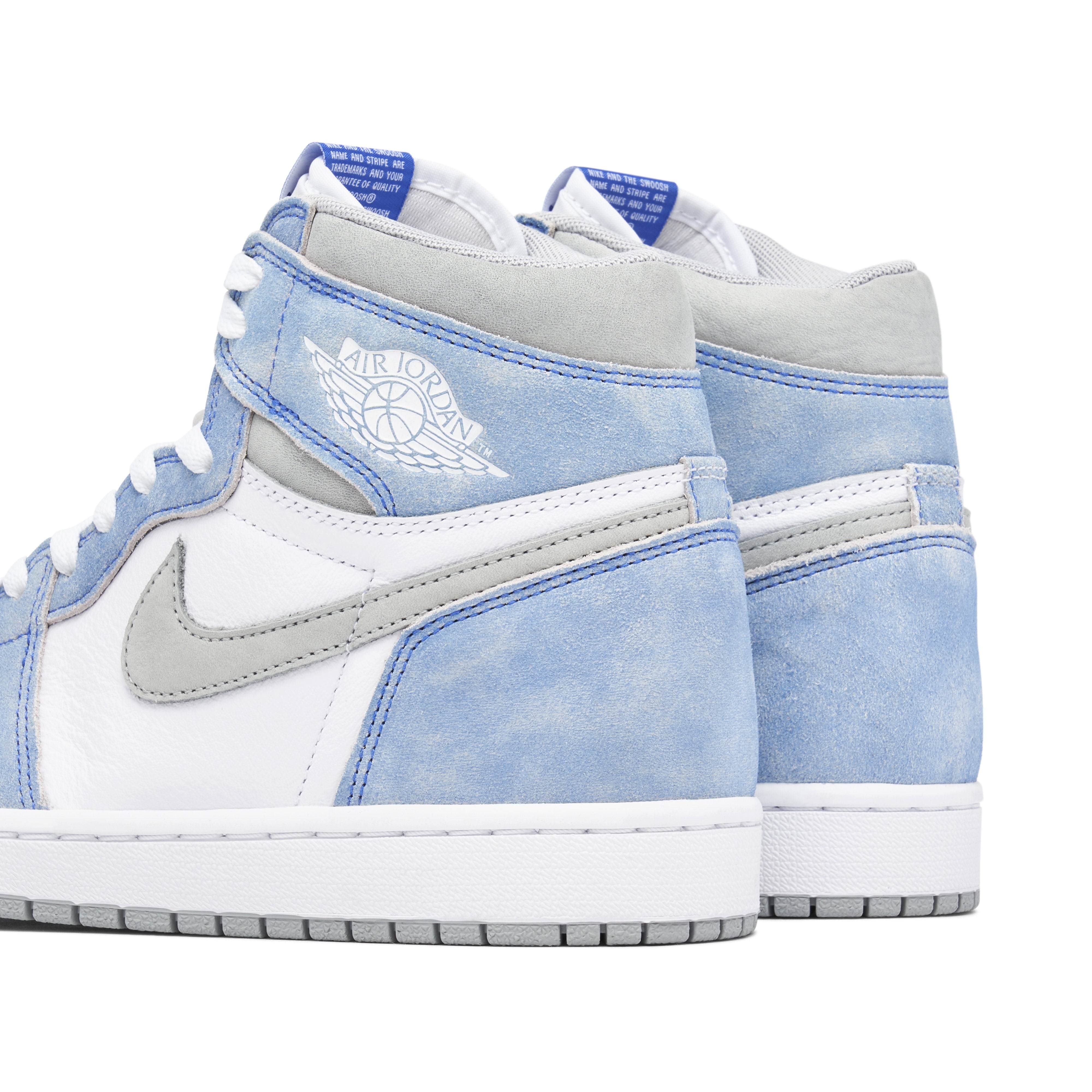 Air Jordan 1 Retro High OG Hyper Royal - Three Quarter View
