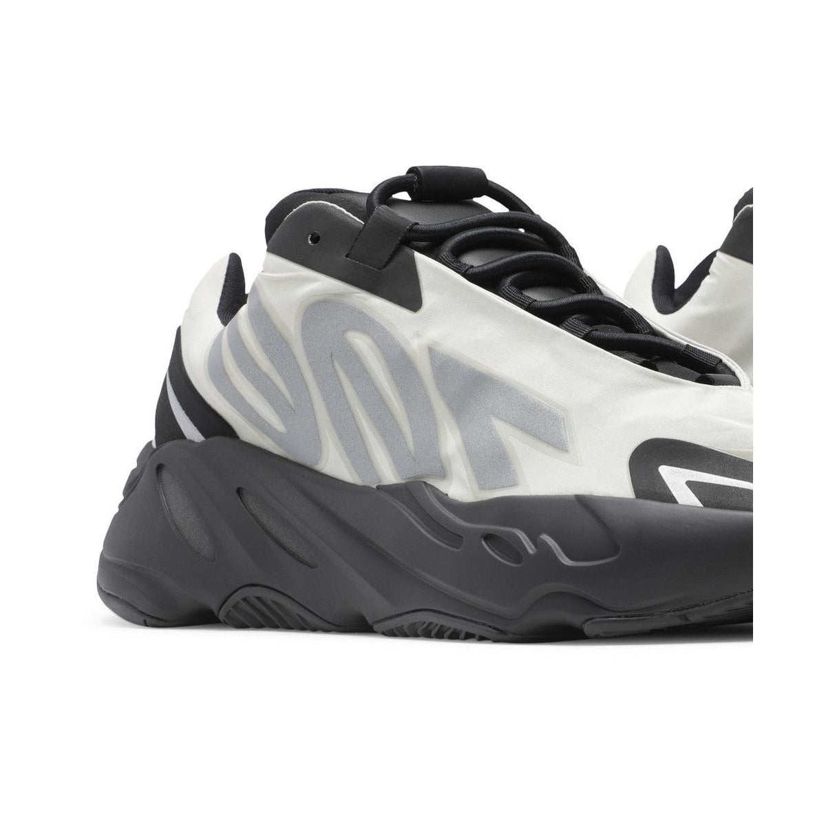 Yeezy Boost 700 MNVN Bone - Three Quarter